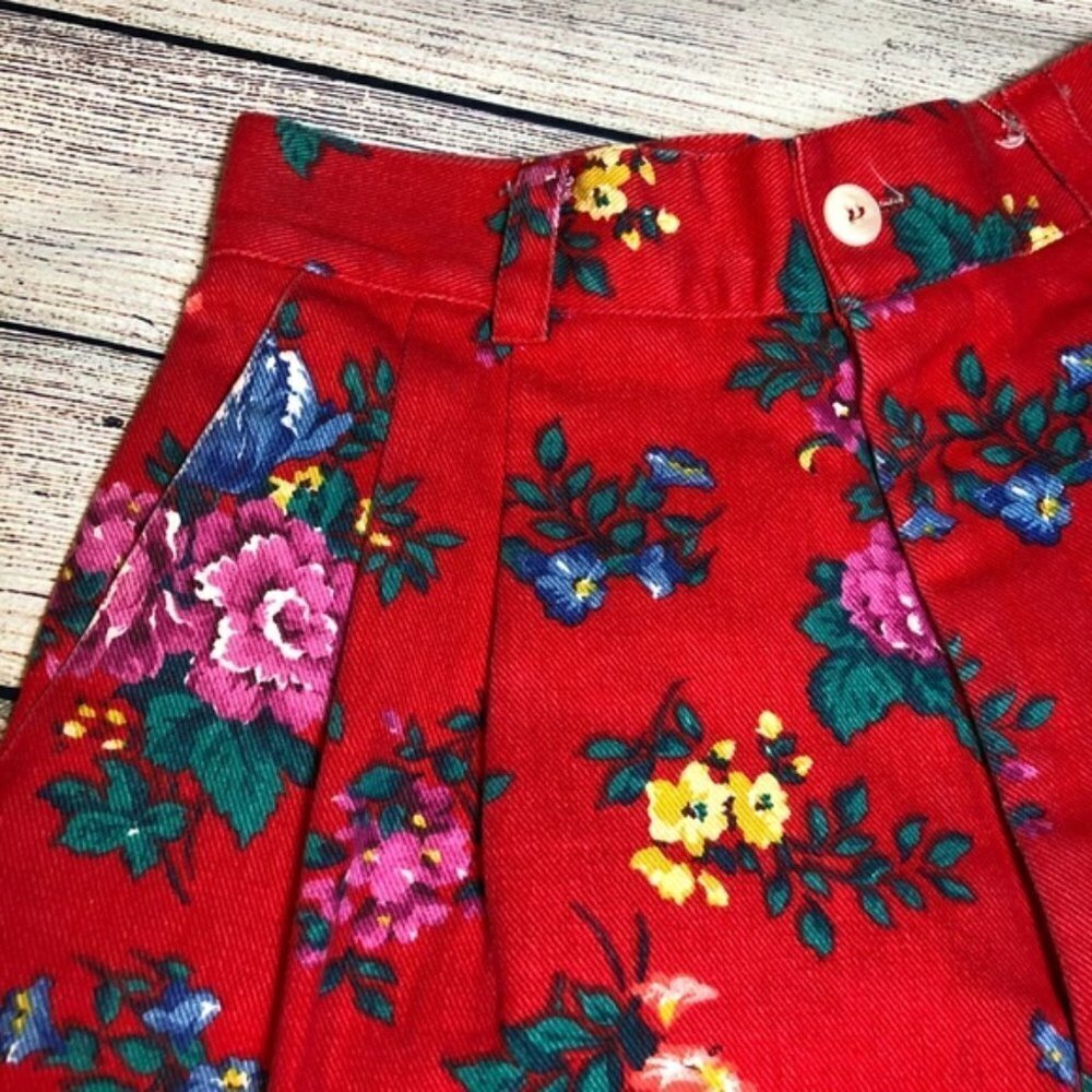 Vintage High Waisted Floral Print Shorts - Picture 3 of 5